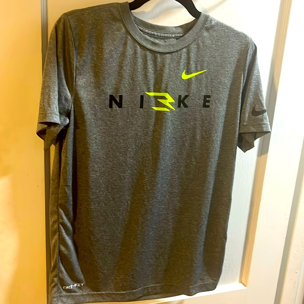 Nike tshirt
